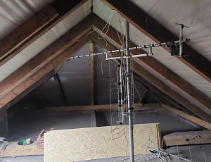 Zateplení stropu zděného rodinného domu pomocí foukané izolace